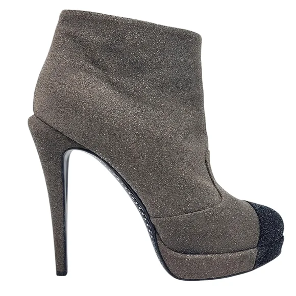 CHANEL CC Logo Cap Toe Suede Platform Ankle Boots Two Tone Booties Gray 40 - Picture 2 of 15